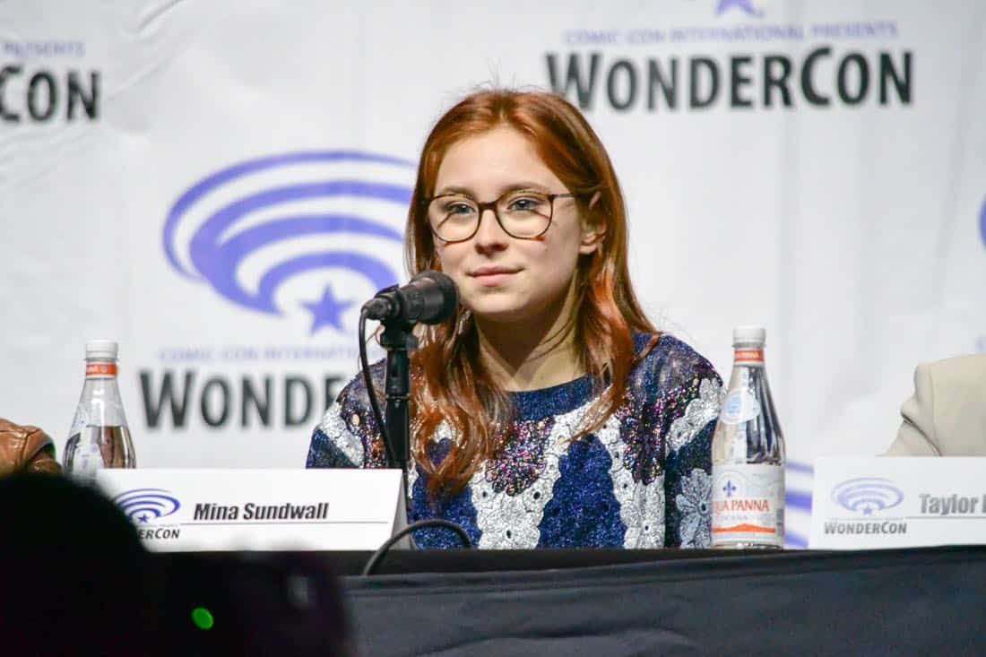 Lost In Space Netflix WonderCon 2018 Cast 46