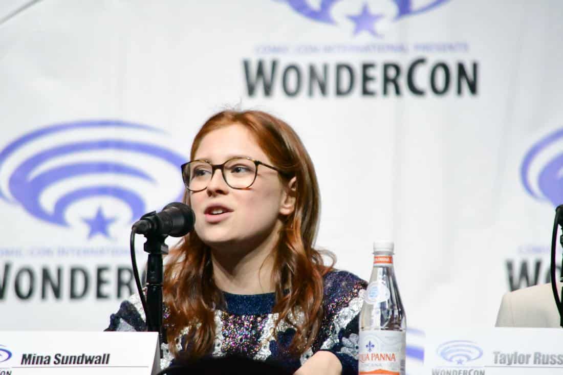 Lost In Space Netflix WonderCon 2018 Cast 19