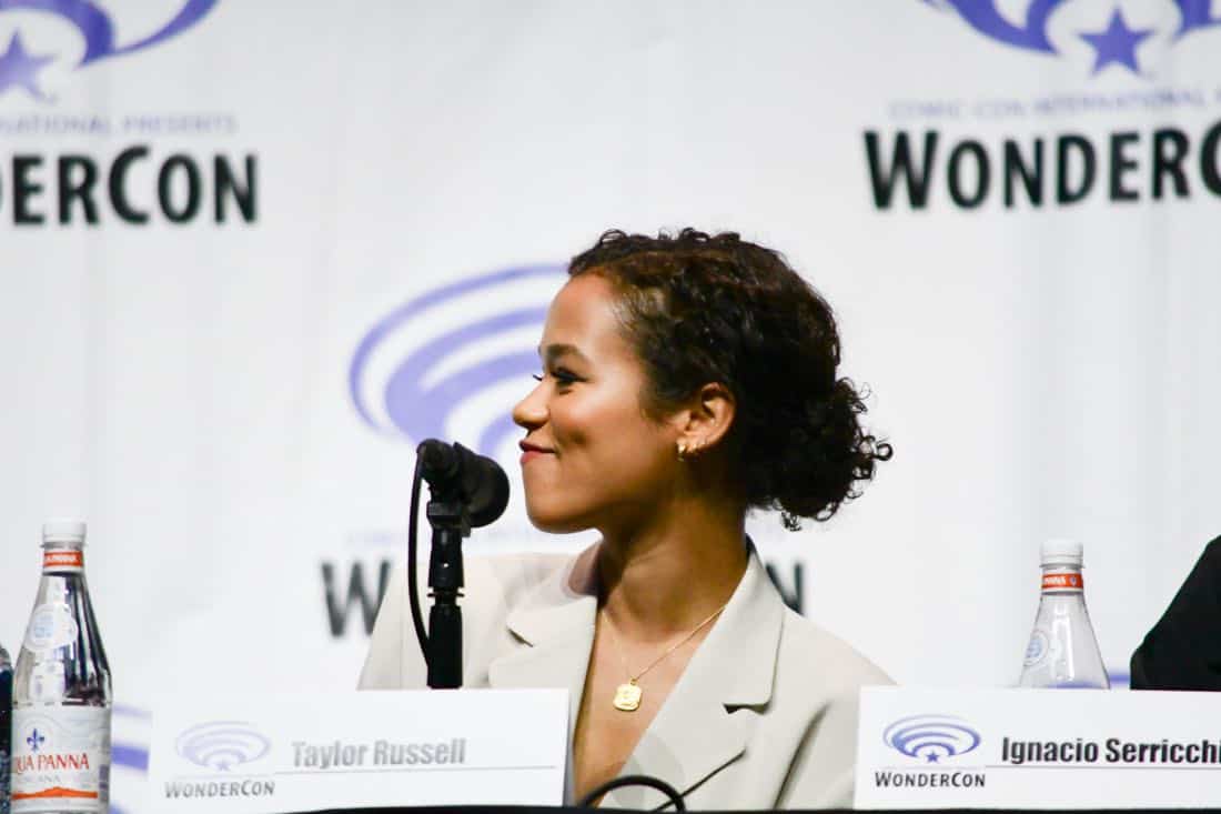 Lost In Space Netflix WonderCon 2018 Cast 22