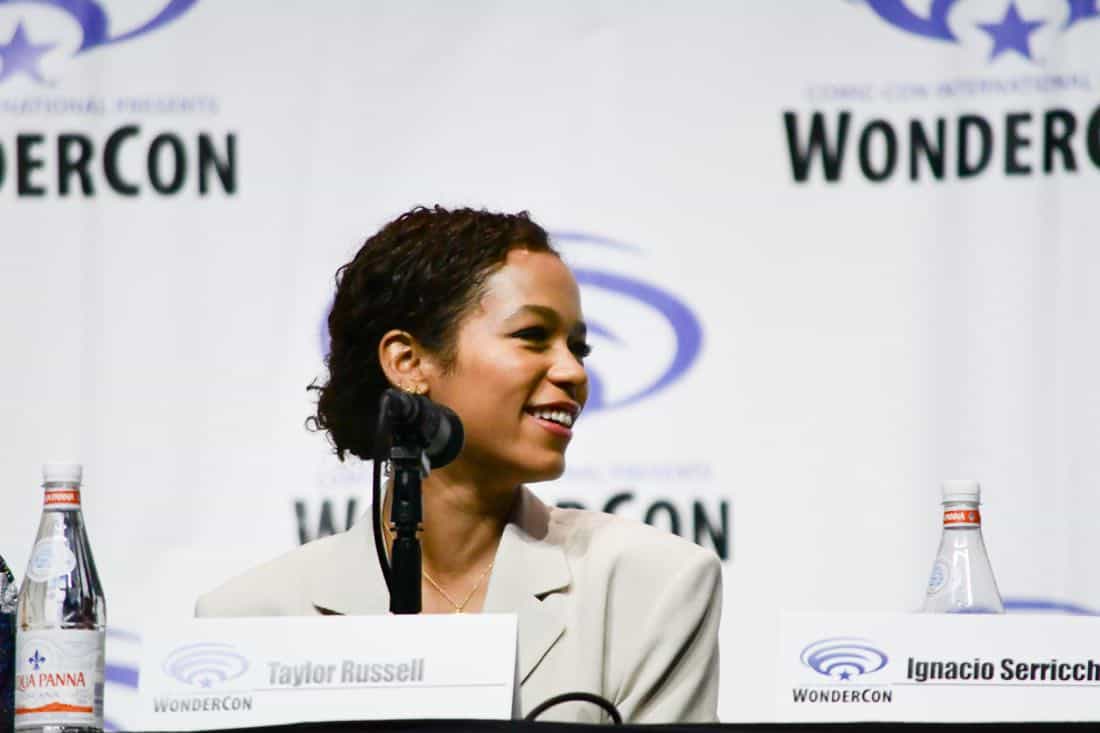 Lost In Space Netflix WonderCon 2018 Cast 23