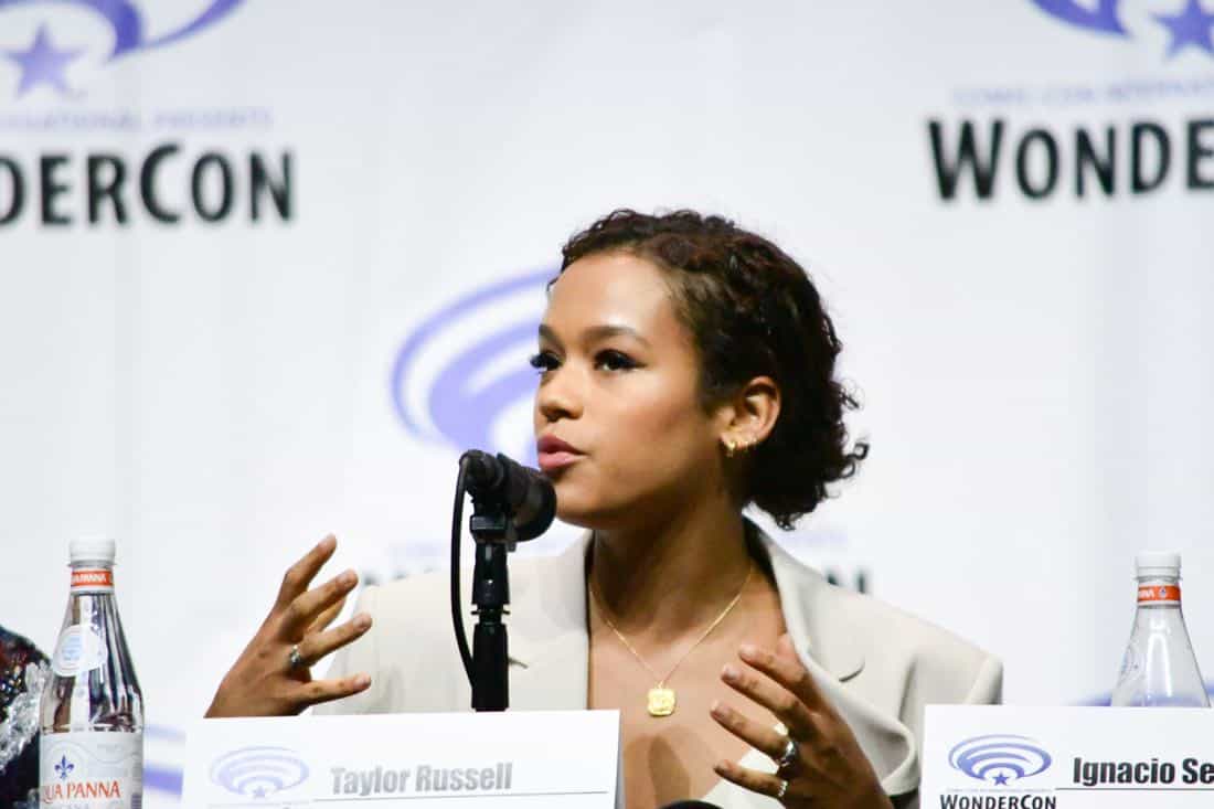 Lost In Space Netflix WonderCon 2018 Cast 24