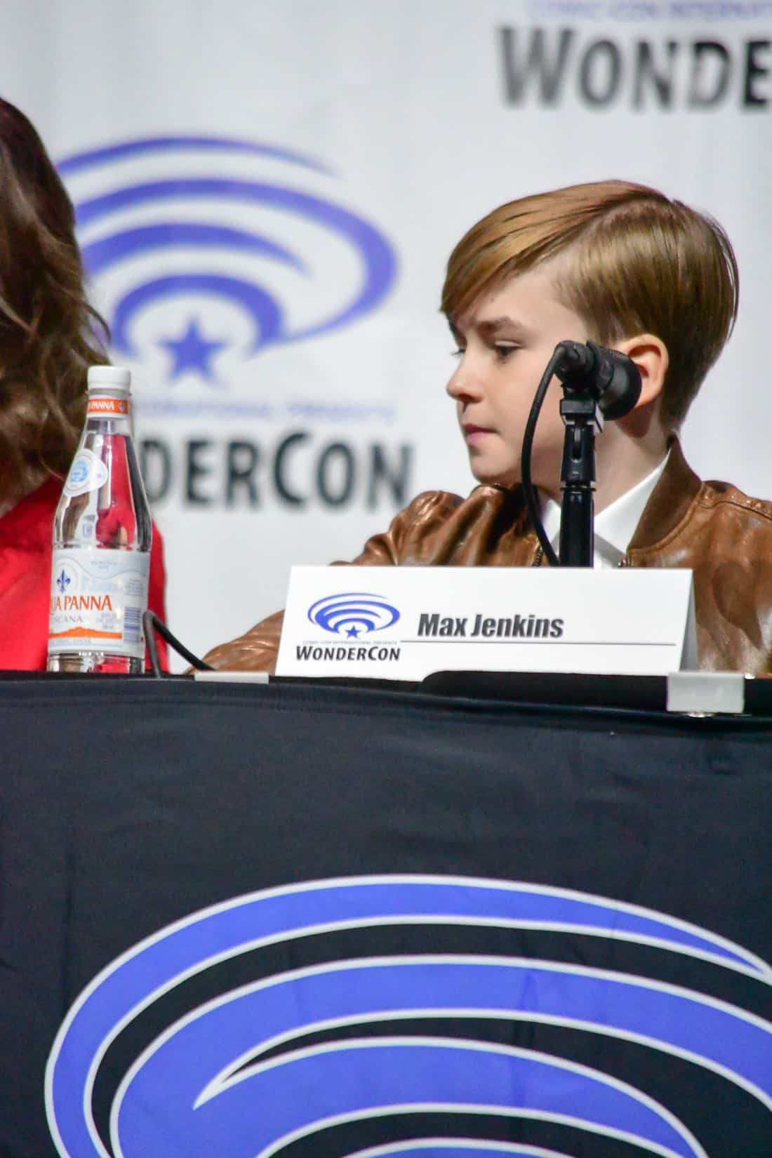 Lost In Space Netflix WonderCon 2018 Cast 11