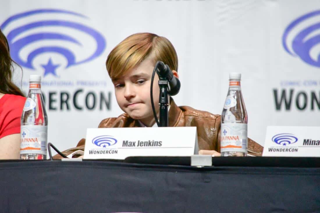 Lost In Space Netflix WonderCon 2018 Cast 18