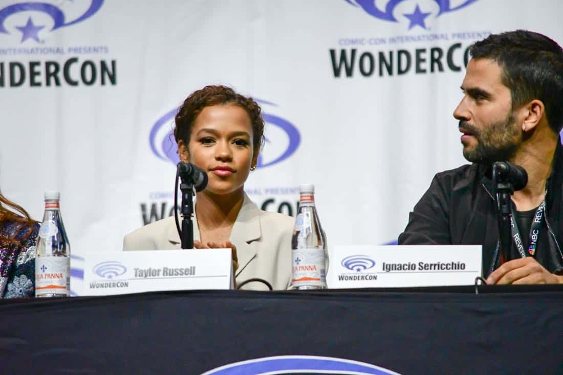 Lost In Space Netflix WonderCon 2018 Cast 08