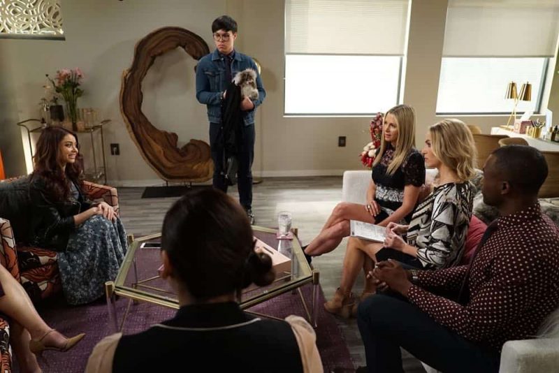 MODERN FAMILY Season 9 Episode 19 Photos CHiPs and Salsa SEAT42F