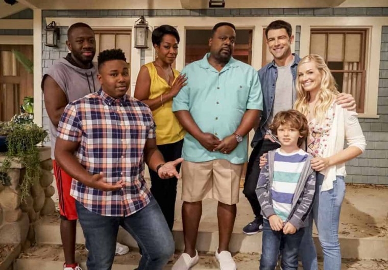 THE NEIGHBORHOOD Season 1 Episode 1 Photos Pilot | Seat42F