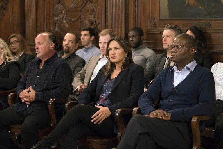 LAW & ORDER SVU Season 20 Episode 3 Photos Zero Tolerance Seat42F