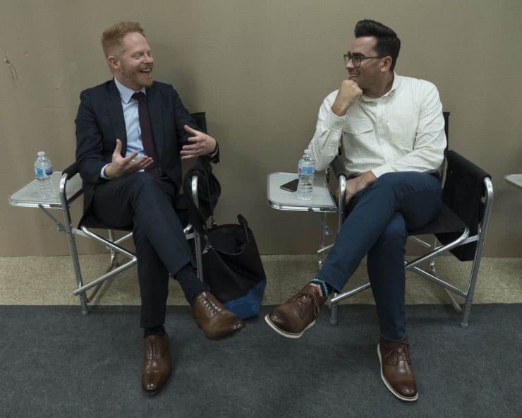 MODERN FAMILY Season 10 Episode 3 Photos A Sketchy Area | Seat42F