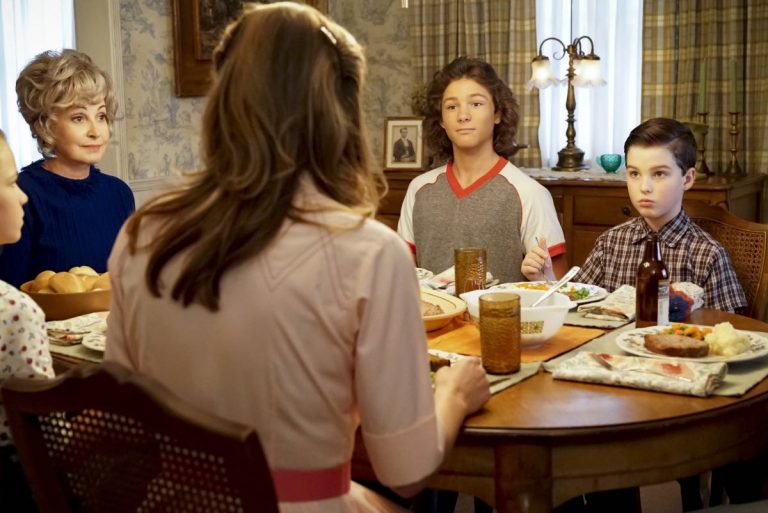 Sheldon Snow YOUNG SHELDON Season 3 Episode 1 Photos Quirky Eggheads And Texas Snow ...