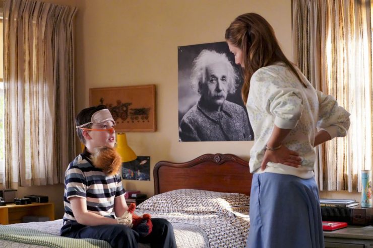 Sheldon Snow YOUNG SHELDON Season 3 Episode 1 Photos Quirky Eggheads And Texas Snow ...