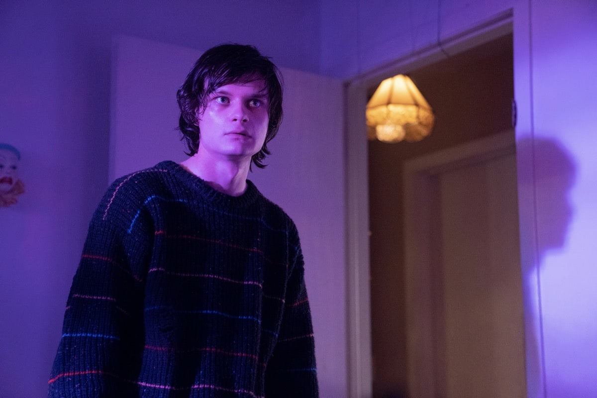 Monsterland -- "Eugene, OR" -- Episode 102 -- A lonely teen encounters an unwelcome guest. Nick (Charlie Tahan), shown. (Photo by: Barbara Nitke/Hulu)