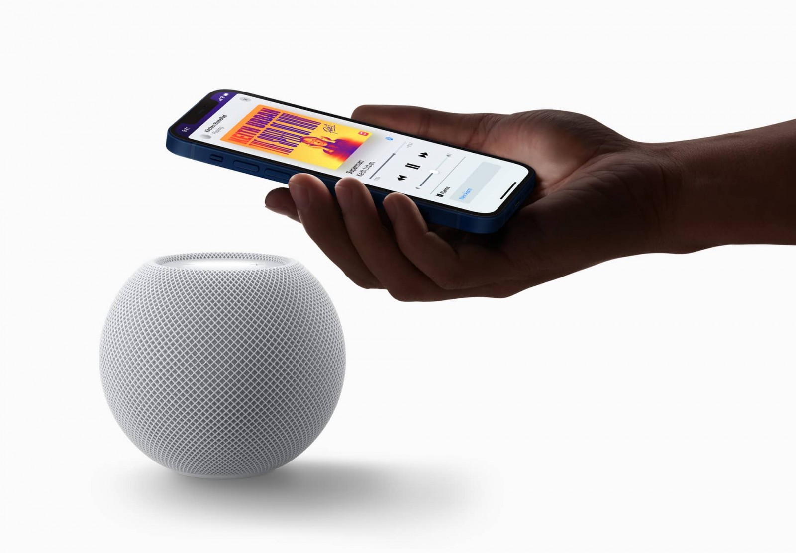Apple_homepod-mini-white-iphone-pairing_10132020