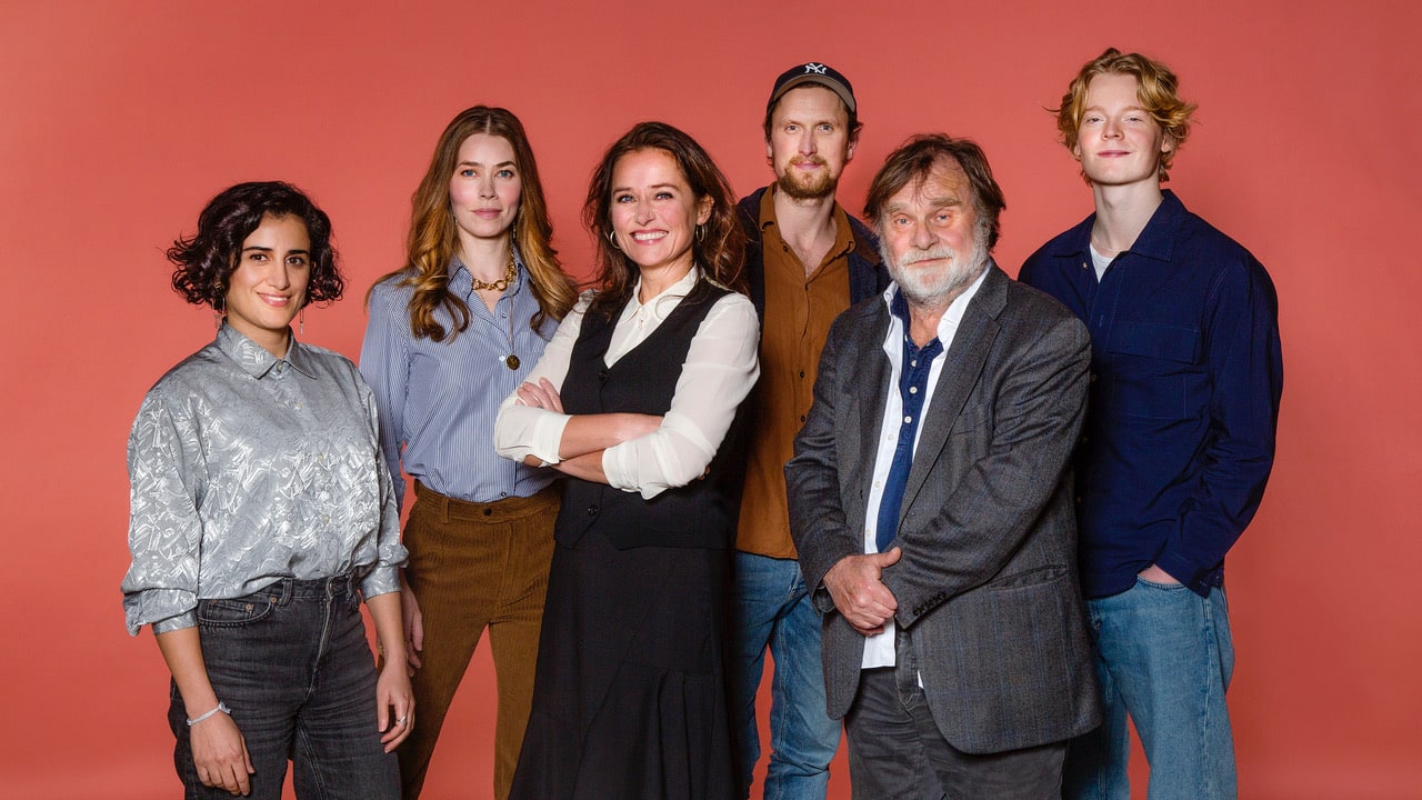 Netflix Announces StarFilled Cast For New Season Of Seat42F