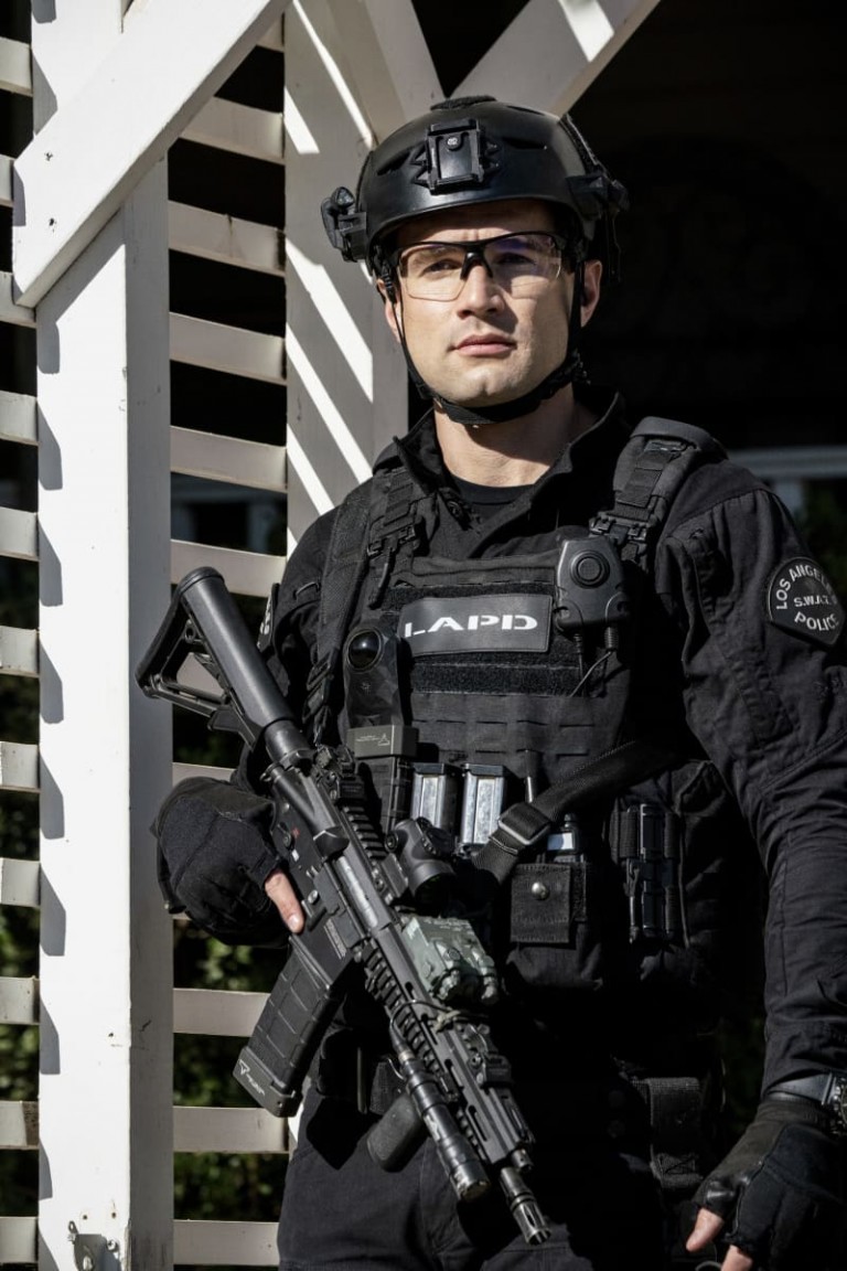 Swat Saison 4 Episode 8 S.W.A.T. Season 4 Episode 8 Photos Crusade | SEAT42F