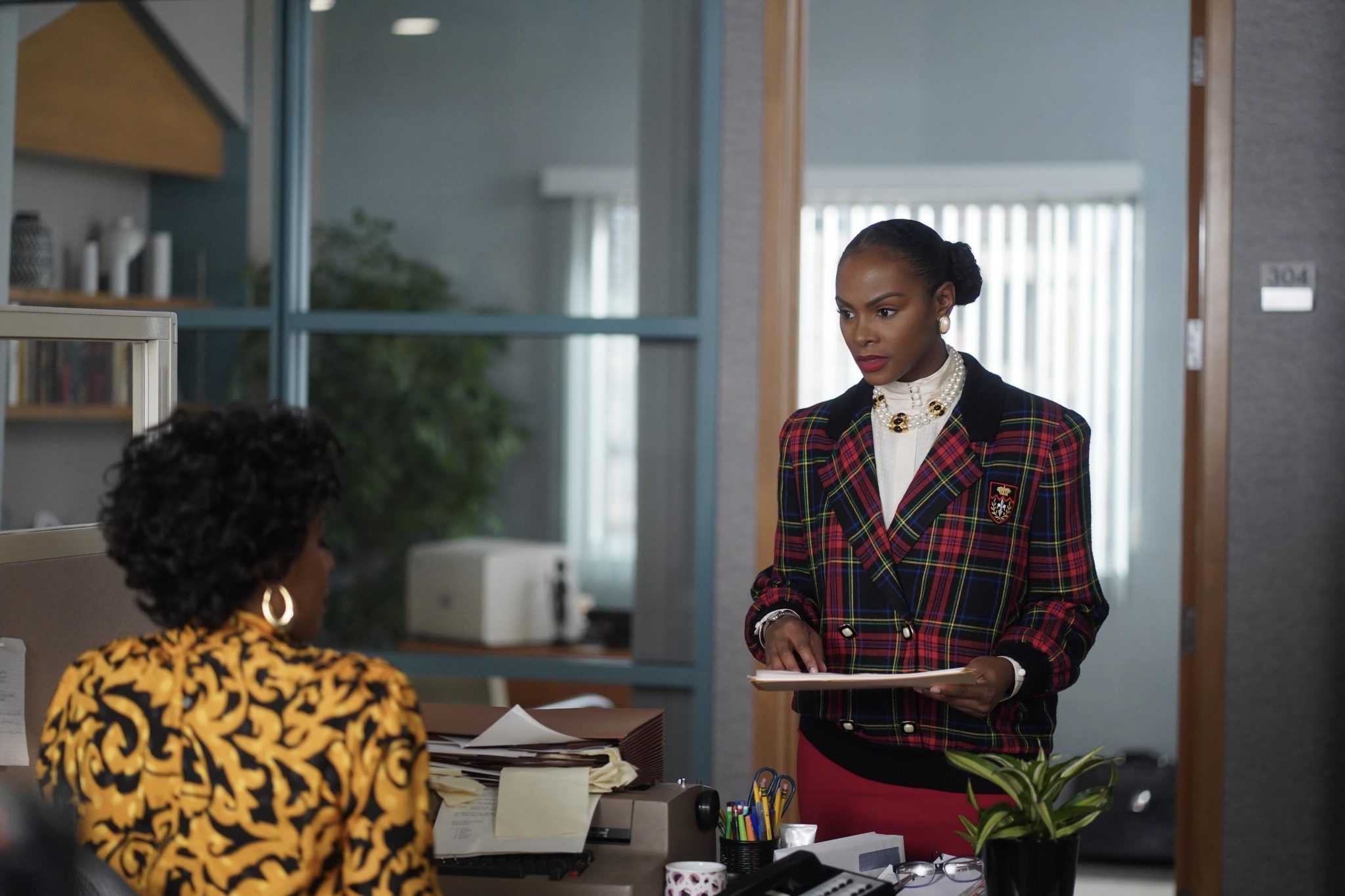 Mixed Ish Saison 2 MIXED-ISH Season 2 Episode 6 Photos Just The Two of Us | Seat42F