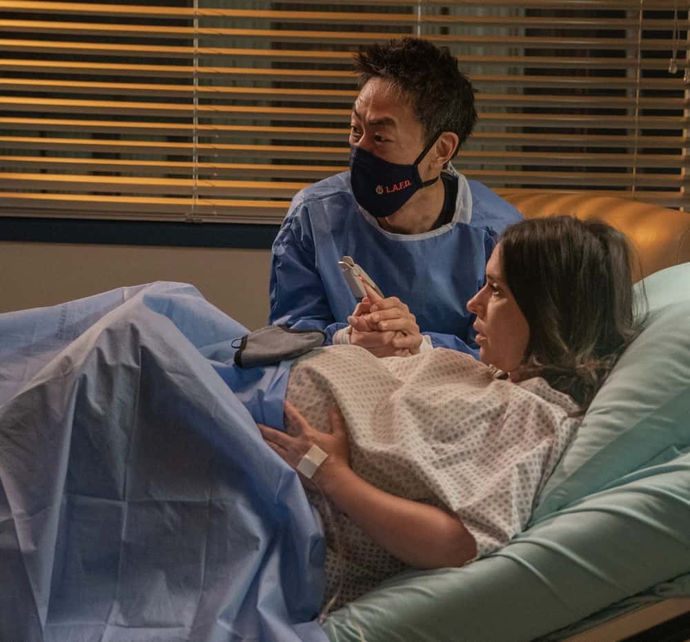 9-1-1 Season 4 Episode 9 Photos Blindsided 7 9-1-1 Season 4 Episode 9 : L-R: Kenneth Choi and Jennifer Love Hewitt in the “Breaking Point” episode of 9-1-1 airing Monday, April 19 (8:00-9:00 PM ET/PT) on FOX. CR: FOX. © 2021 FOX Media LLC.