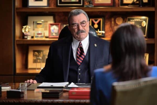 Blue Bloods Saison 11 épisode 16 BLUE BLOODS Season 11 Episode 16 Photos Justifies The Means | Seat42F
