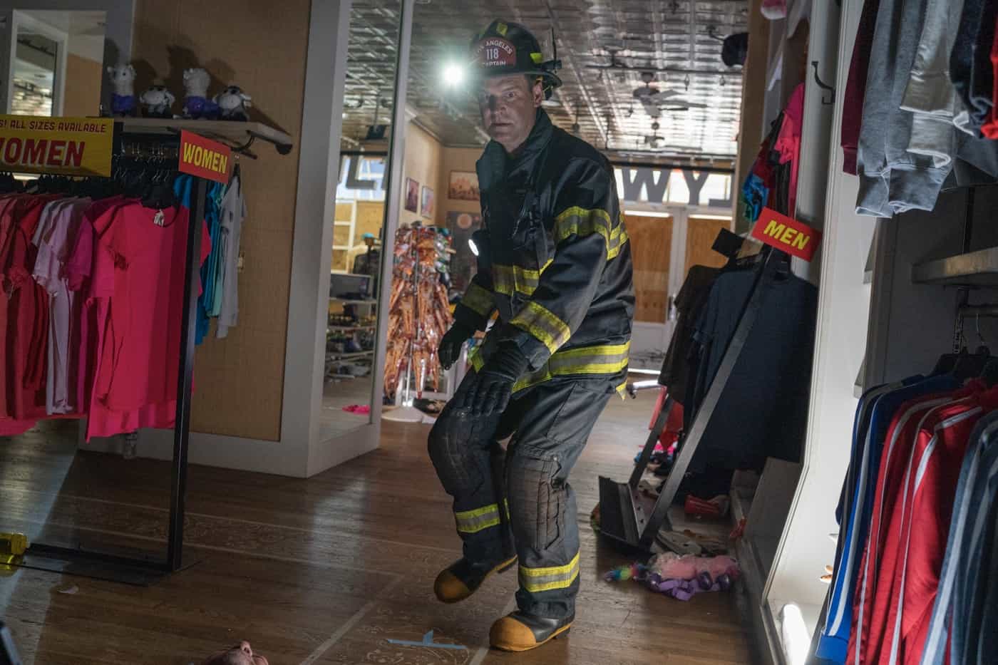 911 Season 5 Episode 2 Photos Desperate Times 2 911 Season 5 Episode 2: in the “Desperate Times” episode of 9-1-1 airing Monday, Sep. 27 (8:00-9:00 PM ET/PT) on FOX. © 2021 FOX MEDIA LLC. CR: Jack Zeman /FOX.