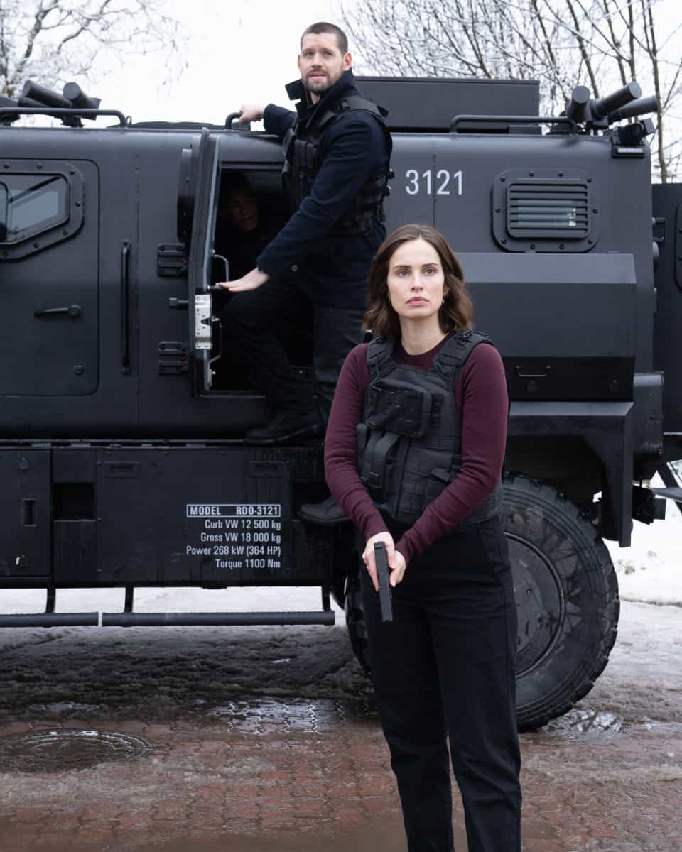 FBI INTERNATIONAL Season 1 Episode 10 "Close to the Sun" – Kellett and the Fly Team reluctantly join an investigation in Northern Ireland, when one of Kellett’s shifty yet valuable informants who’s arrested for his connection to a robbery and murder, calls her to help clear his name, on the CBS Original series FBI: INTERNATIONAL, Tuesday, Jan. 11 (9:00-10:00 PM, ET/PT) on the CBS Television Network, and available to stream live and on demand on Paramount+*.  Pictured (L-R) -  Luke Kleintank as Special Agent Scott Forrester Heida Reed as Special Agent Jamie Kellett Carter Redwood as Special Agent Andre Raines Vinessa Vidotto as Special Agent Cameron Vo Christiane Paul as Europol Agent Katrin Jaeger  Photo: Nelly Kiss CBS©2021 CBS Broadcasting Inc. All Rights Reserved.