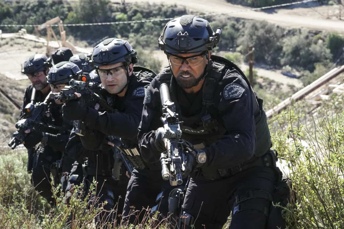 SWAT Season 5 Episode 17 “Cry Foul” – When a series of deadly explosions hits oil derricks across Los Angeles, SWAT teams up to hunt down an activist turned terrorist. Also, Deacon and his wife, Annie (Bre Blair), work to free a reformed drug dealer they believe was sent away for a murder he didn’t commit, on the CBS Original series S.W.A.T., Sunday, April 17 (10:00-11:00 PM, ET/PT) on the CBS Television Network, and available to stream live and on demand on Paramount+*.  Pictured (L-R): Alex Russell as Jim Street and Shemar Moore as Daniel “Hondo” Harrelson. Photo: Bill Inoshita/CBS ©2022 CBS Broadcasting, Inc. All Rights Reserved.