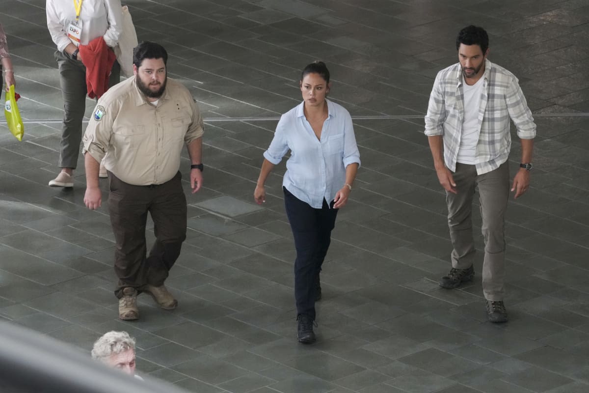 NCIS HAWAII Season 1 Episode 19 “Nurture” – The NCIS team investigates a shipwreck carrying exotic animals that now threaten the native wildlife on Oahu. Also, Alex sustains a career-ending injury and Kai asks Melanie, a fish and wildlife agent, out on a date, on the CBS Original series NCIS: HAWAI`I, Monday, April 18 (10:00-11:00 PM, ET/PT) on the CBS Television Network, and available to stream live and on demand on Paramount+*. Pictured: Charley Koontz as Siggy Williams, Vanessa Lachey as Jane Tennant, and Noah Mills as Jesse Boone. Photo: Karen Neal/CBS ©2022 CBS Broadcasting, Inc. All Rights Reserved.