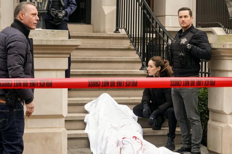 CHICAGO PD Season 9 Episode 19 Photos Fool's Gold Seat42F