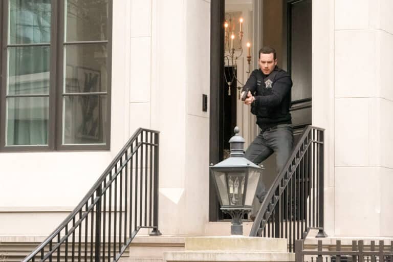 CHICAGO PD Season 9 Episode 19 Photos Fool's Gold Seat42F