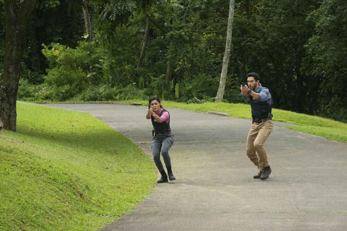 NCIS HAWAII Season 1 Episode 22 “Ohana” – Captain Milius (Enver Gjokaj) continues to work with Tennant and her team in the aftermath of the prisoner exchange between the U.S. and eastern Europe. Also, Whistler takes Ernie’s advice and makes a grand gesture in the hope of winning Lucy back, on the conclusion of the two-part season finale of the CBS Original series NCIS: HAWAI’I, Monday, May 23 (10:00-11:00 PM, ET/PT) on the CBS Television Network, and available to stream live and on demand on Paramount+*. Pictured: Yasmine Al-Bustami as Lucy Tara and Noah Mills as Jesse. Photo: Karen Neal/CBS ©2022 CBS Broadcasting, Inc. All Rights Reserved.