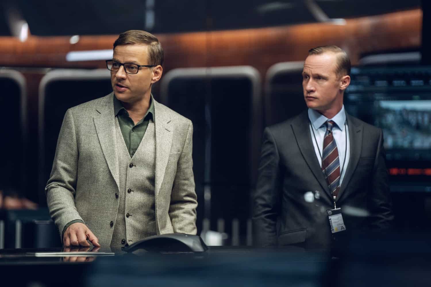 Peacock’s LAST LIGHT Official Trailer, Key Art, and Images 14 LAST LIGHT -- “Twilight” Episode 102 -- Pictured: (l-r) Tom Wlaschiha as Karl Bergmann, Jim High as Agent Robert Thompson -- (Photo by: Courtesy of MGM Television/NBCU/Peacock)