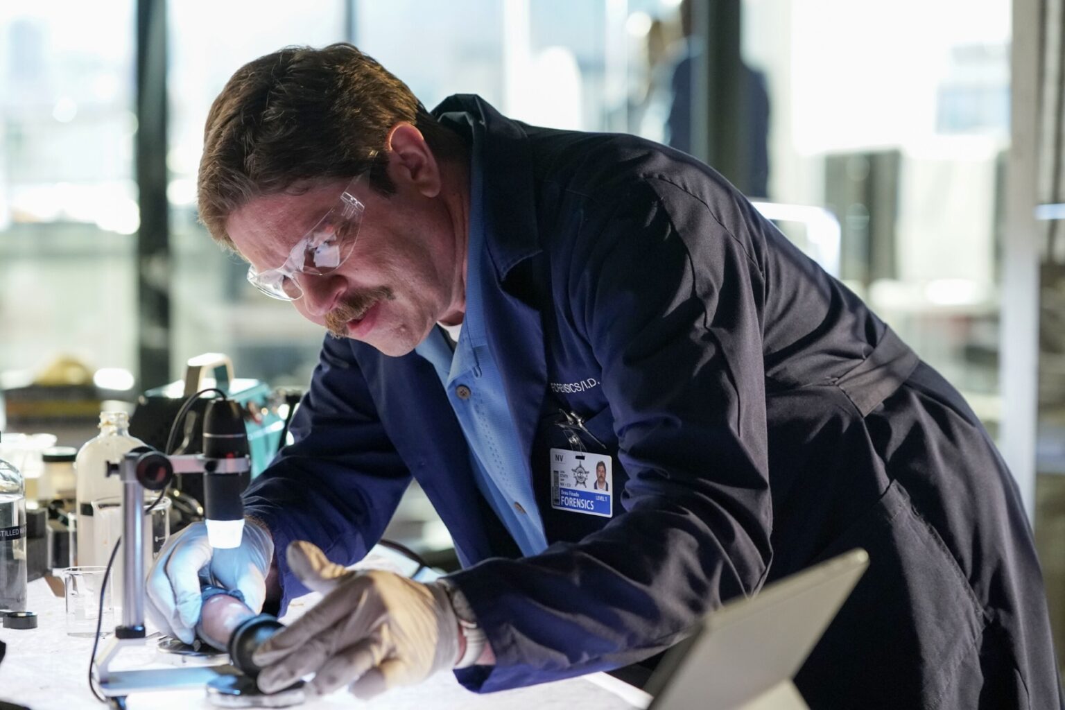 CSI VEGAS Season 2 Episode 1 Photos She's Gone | Seat42F