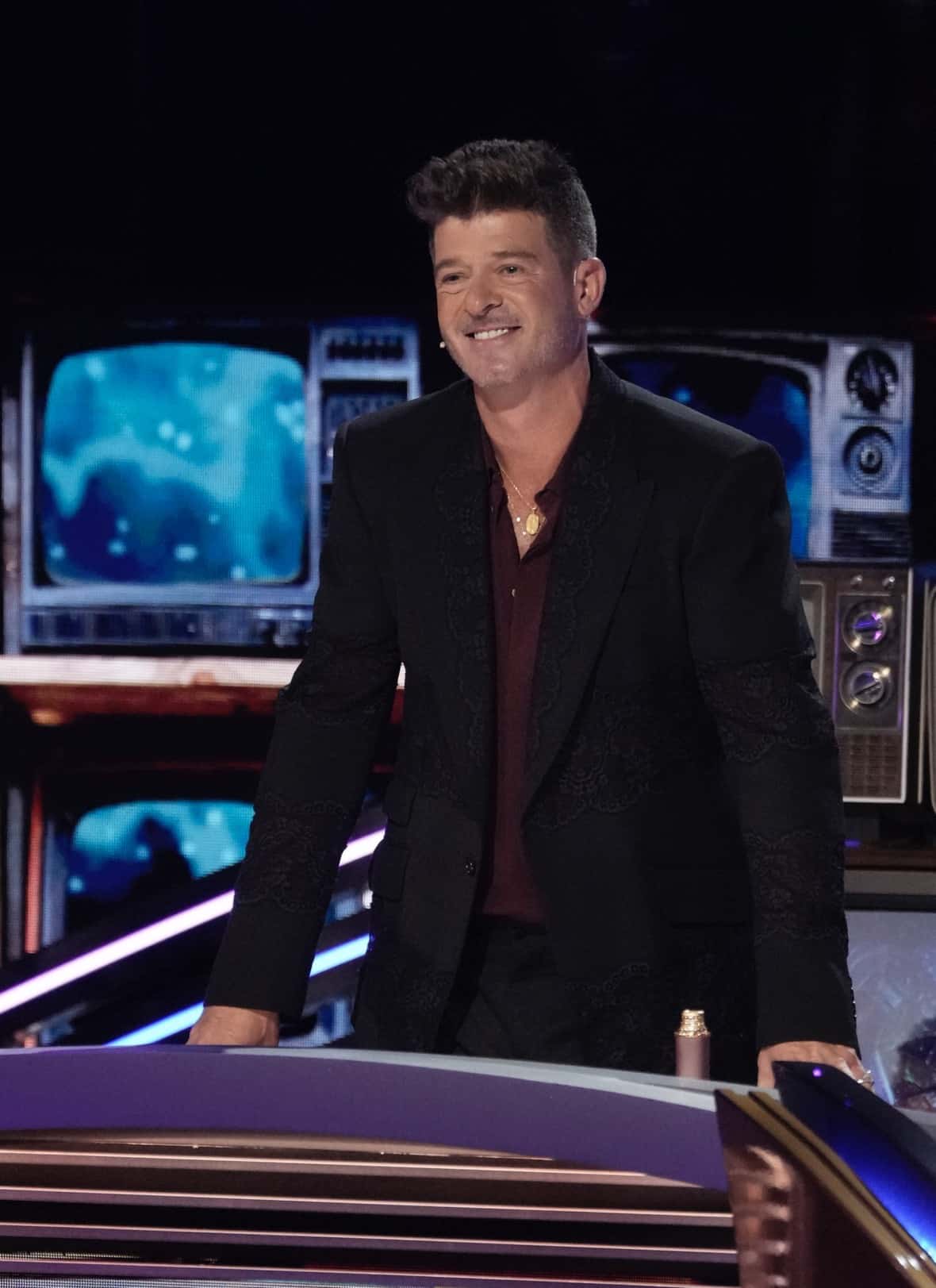 THE MASKED SINGER Season 8 Episode 3 Photos TV Theme Night 9 THE MASKED SINGER Season 8 Episode 3: Robin Thicke in the “TV Theme Night” episode of THE MASKED SINGER airing Wednesday, Oct. 5 (8:00-9:00 PM ET/PT) on FOX. © 2022 FOX Media LLC. CR: Michael Becker / FOX.