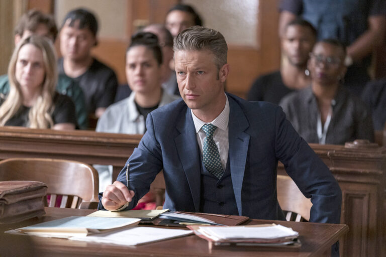 LAW AND ORDER SVU Season 24 Episode 3 Photos Mirror Effect Seat42F