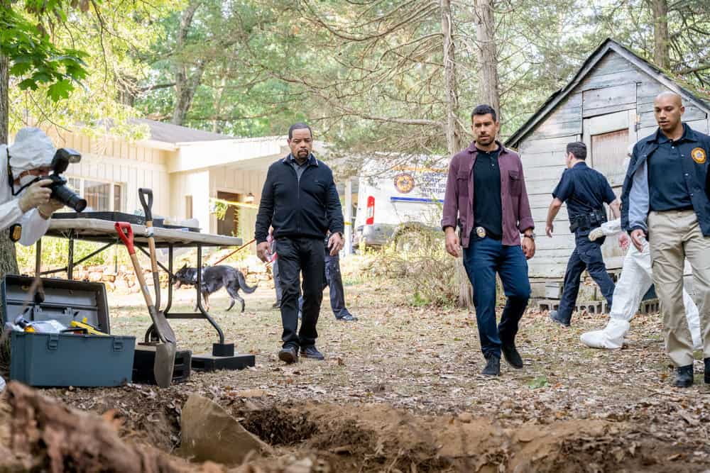 LAW AND ORDER SVU Season 24 Episode 4 -- "The Steps We Cannot Take" Episode 24004 -- Pictured: (l-r) Ice T as Sgt. Odafin "Fin" Tutuola, Octavio Pisano as Det. Joe Velasco -- (Photo by: Scott Gries/NBC)