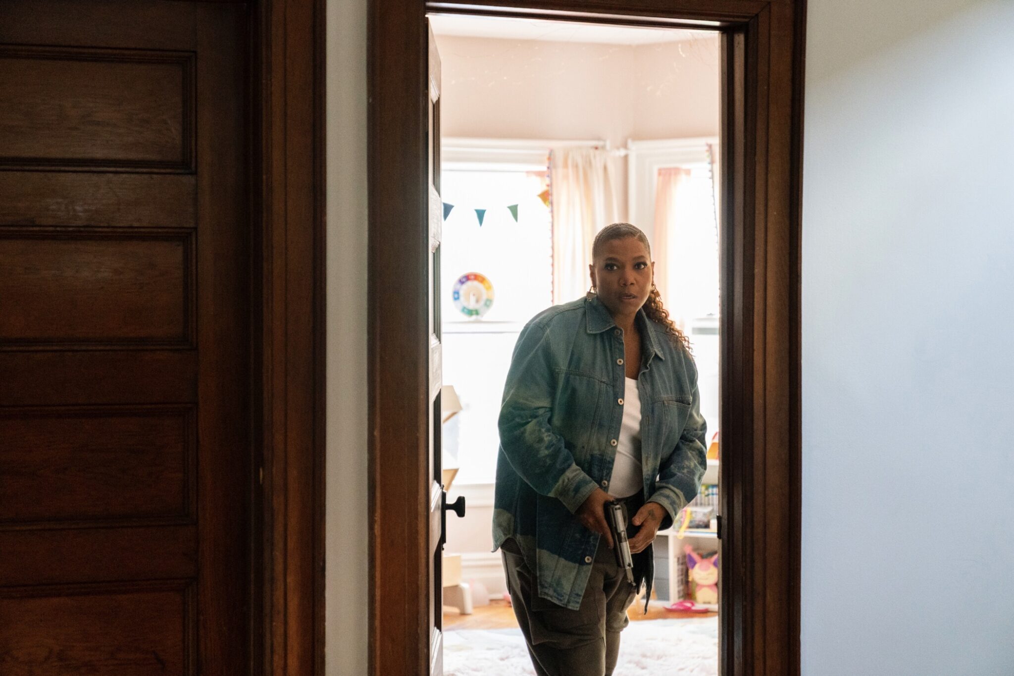 THE EQUALIZER Season 3 Episode 3 Photos Gaslight Seat42F