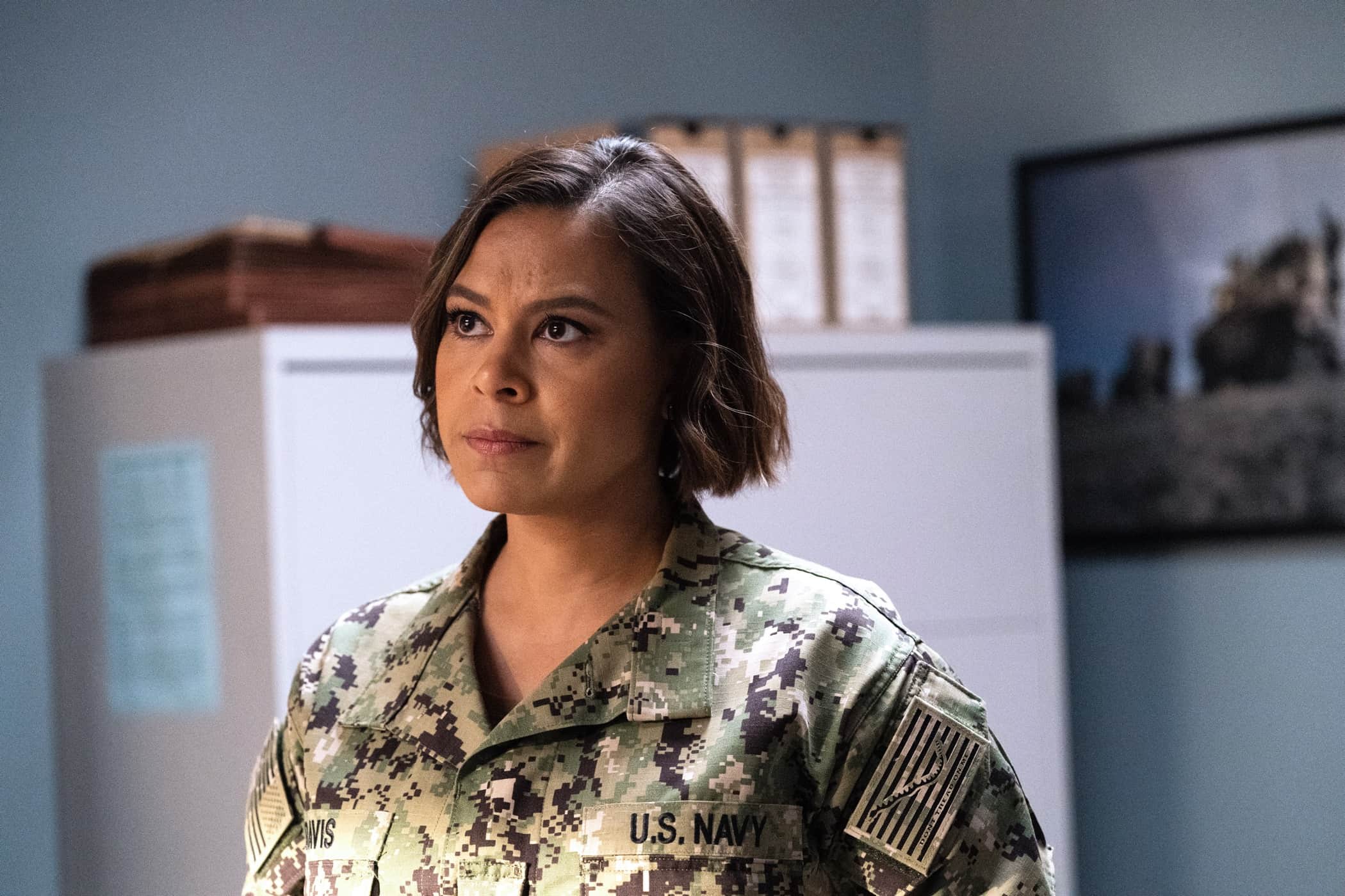 SEAL TEAM Season 6 Episode 6 "Watch Your Six" EP#606---Toni Trucks as Lisa Davis in SEAL TEAM, streaming on Paramount+. Photo: Monty Brinton/Paramount+. © CBS Studios Inc. All Rights Reserved.