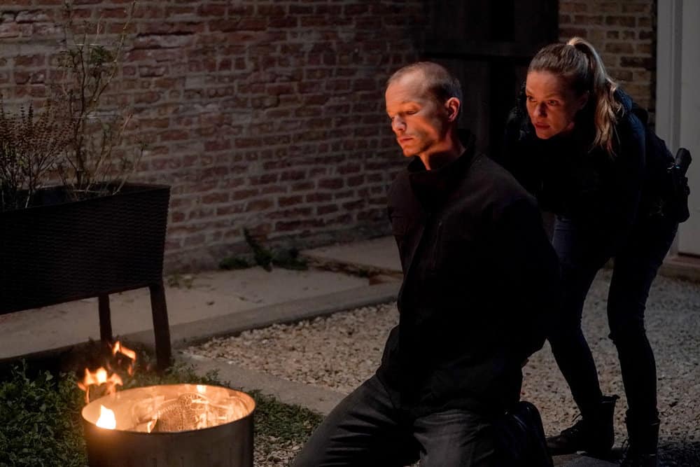 CHICAGO PD Season 10 Episode 9 -- "Proof of Burden" Episode 1009 -- Pictured: (l-r) Jefferson White as Sean O'Neal, Tracy Spiridakos as Hailey Upton -- (Photo by: Lori Allen/NBC)