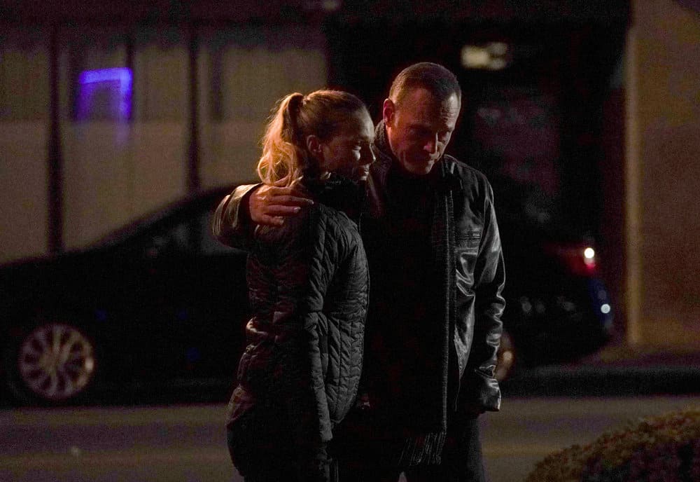 CHICAGO P.D. -- "Proof of Burden" Episode 1009 -- Pictured: (l-r) Tracy Spiridakos as Hailey Upton, Jason Beghe as Hank Voight -- (Photo by: Lori Allen/NBC)