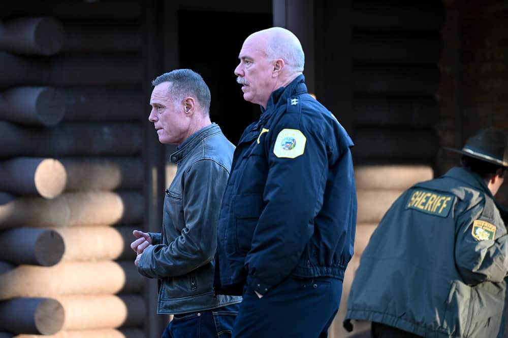 CHICAGO PD Season 10 Episode 9 image -- "Proof of Burden" Episode 1009 -- Pictured: (l-r) Jason Beghe as Hank Voight, Michael Gaston as Chief O'Neal -- (Photo by: Lori Allen/NBC)