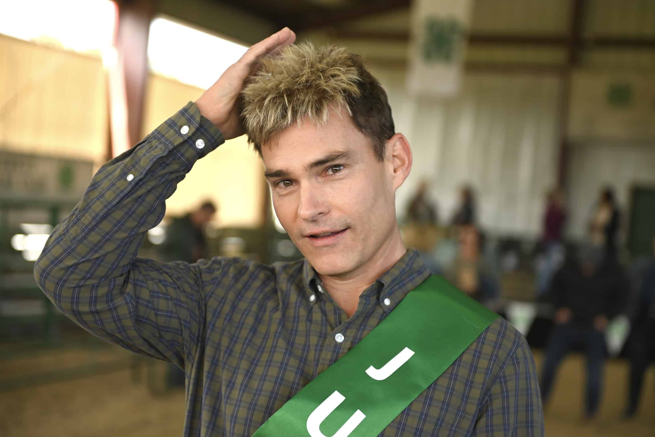 WELCOME TO FLATCH Season 2 Episode 12 image : Seann William Scott in the “What are you Chicken” episode of WELCOME TO FLATCH airing Thursday, Jan. 26 (9:02-9:30 PM ET/PT) on FOX. © 2022 FOX Media LLC. Cr: Brownie Harris/FOX