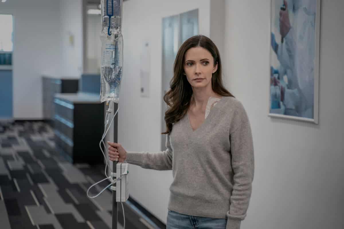 SUPERMAN AND LOIS Season 3 Episode 5 photo  -- “Head On” -- Image Number: SML305b_0281r -- Pictured: Elizabeth Tulloch as Lois Lane -- Photo: Colin Bentley/The CW -- © 2023 The CW Network, LLC. All Rights Reserved.