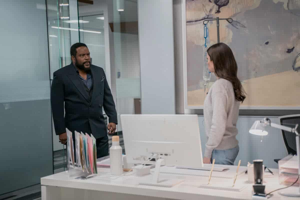 Superman & Lois -- “Head On” -- Image Number: SML305b_0388r -- Pictured (L - R): Chad Coleman as Bruno Mannheim and Elizabeth Tulloch as Lois Lane -- Photo: Colin Bentley/The CW -- © 2023 The CW Network, LLC. All Rights Reserved.