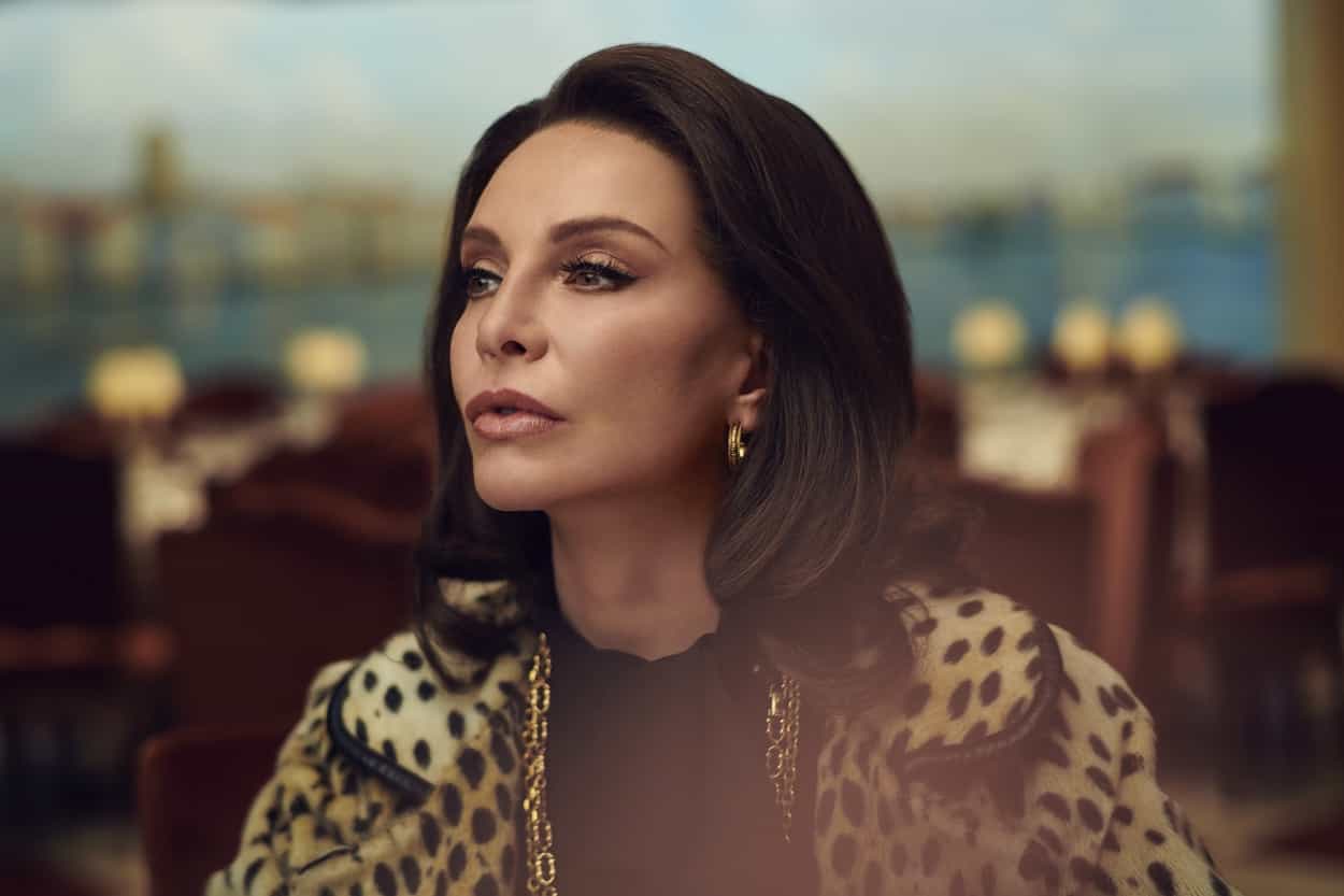 FEUD: Capote Vs. The Swans -- Pictured: Calista Flockhart as Lee Radziwill. CR: Pari Dukovic/FX