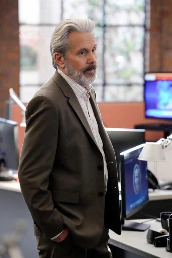 NCIS Season 21 Episode 1 picture “Algún Día” – The NCIS team must help Torres when he puts his future at stake by confronting the man who tormented his family when he was a child, on the 21st season premiere of the CBS Original series NCIS, Thursday, Feb. 12 (9:00-10:00 PM, ET/PT) on the CBS Television Network, and streaming on Paramount+ (live and on demand for Paramount+ with SHOWTIME subscribers, or on demand for Paramount+ Essential subscribers the day after the episode airs)*.  Pictured (L-R): Gary Cole as FBI Special Agent Alden Parker.  Photo: Robert Voets/CBS ©2023 CBS Broadcasting, Inc. All Rights Reserved.