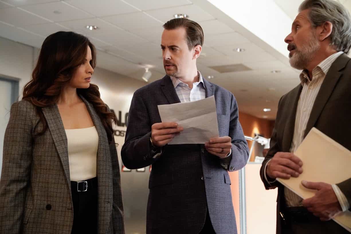 NCIS Season 21 Episode 1 still “Algún Día” – The NCIS team must help Torres when he puts his future at stake by confronting the man who tormented his family when he was a child, on the 21st season premiere of the CBS Original series NCIS, Thursday, Feb. 12 (9:00-10:00 PM, ET/PT) on the CBS Television Network, and streaming on Paramount+ (live and on demand for Paramount+ with SHOWTIME subscribers, or on demand for Paramount+ Essential subscribers the day after the episode airs)*.  Pictured (L-R): Katrina Law as NCIS Special Agent Jessica Knight, Sean Murray as Special Agent Timothy McGee, and Gary Cole as FBI Special Agent Alden Parker.  Photo: Robert Voets/CBS ©2023 CBS Broadcasting, Inc. All Rights Reserved.