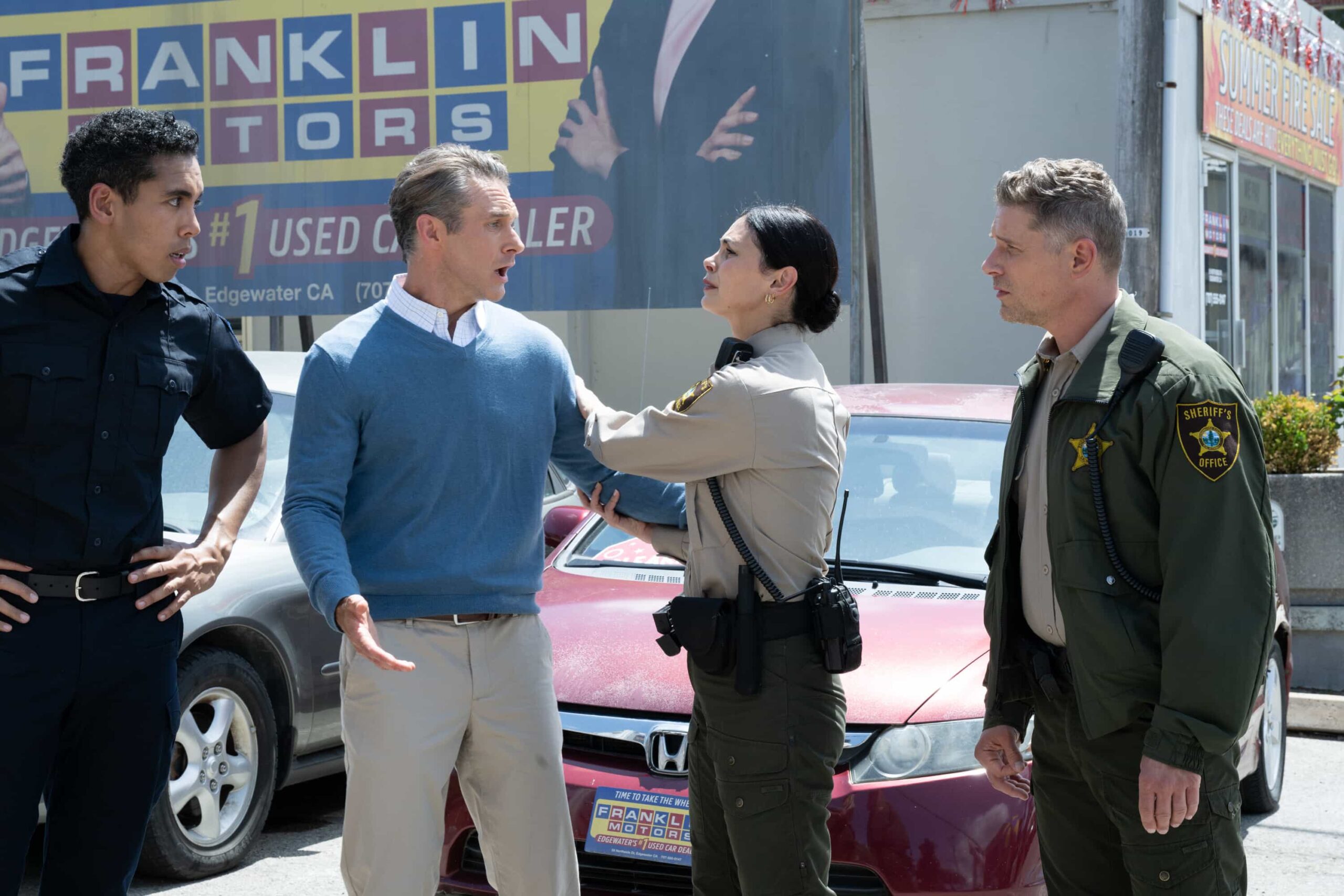 Sheriff Country Season 1 Episode 3 “The Sixth Man” – When a daring daylight robbery shakes the heart of Edgewater, Sheriff Mickey Fox must navigate rising tensions, personal entanglements and a town quick to judge. Meanwhile, suspicions swirl around her daughter, Skye, and her involvement in a high-profile murder case, on SHERIFF COUNTRY, Friday, Oct. 31 (8:00-9:00 PM, ET/PT) on the CBS Television Network, and streaming on Paramount+ (live and on-demand for Paramount+ Premium plan subscribers, or on-demand for Paramount+ Essential subscribers the day after the episode airs)*. Pictured: Matt Wells as Tom Franklin, Morena Baccarin as Sheriff Mickey Fox and Matt Lauria as Nathan Boone. Photo: Christos Kalohoridis/CBS ©2025 CBS Broadcasting, Inc. All Rights Reserved.