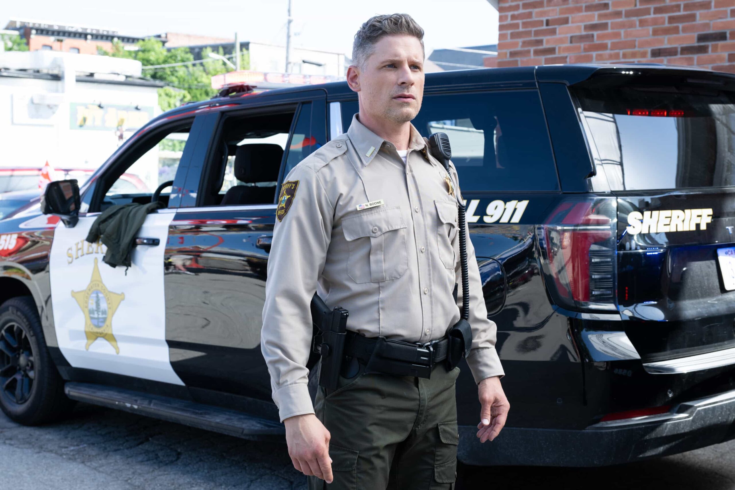 “The Sixth Man” – When a daring daylight robbery shakes the heart of Edgewater, Sheriff Mickey Fox must navigate rising tensions, personal entanglements and a town quick to judge. Meanwhile, suspicions swirl around her daughter, Skye, and her involvement in a high-profile murder case, on SHERIFF COUNTRY, Friday, Oct. 31 (8:00-9:00 PM, ET/PT) on the CBS Television Network, and streaming on Paramount+ (live and on-demand for Paramount+ Premium plan subscribers, or on-demand for Paramount+ Essential subscribers the day after the episode airs)*. Pictured: Matt Lauria as Nathan Boone. Photo: Christos Kalohoridis/CBS ©2025 CBS Broadcasting, Inc. All Rights Reserved.