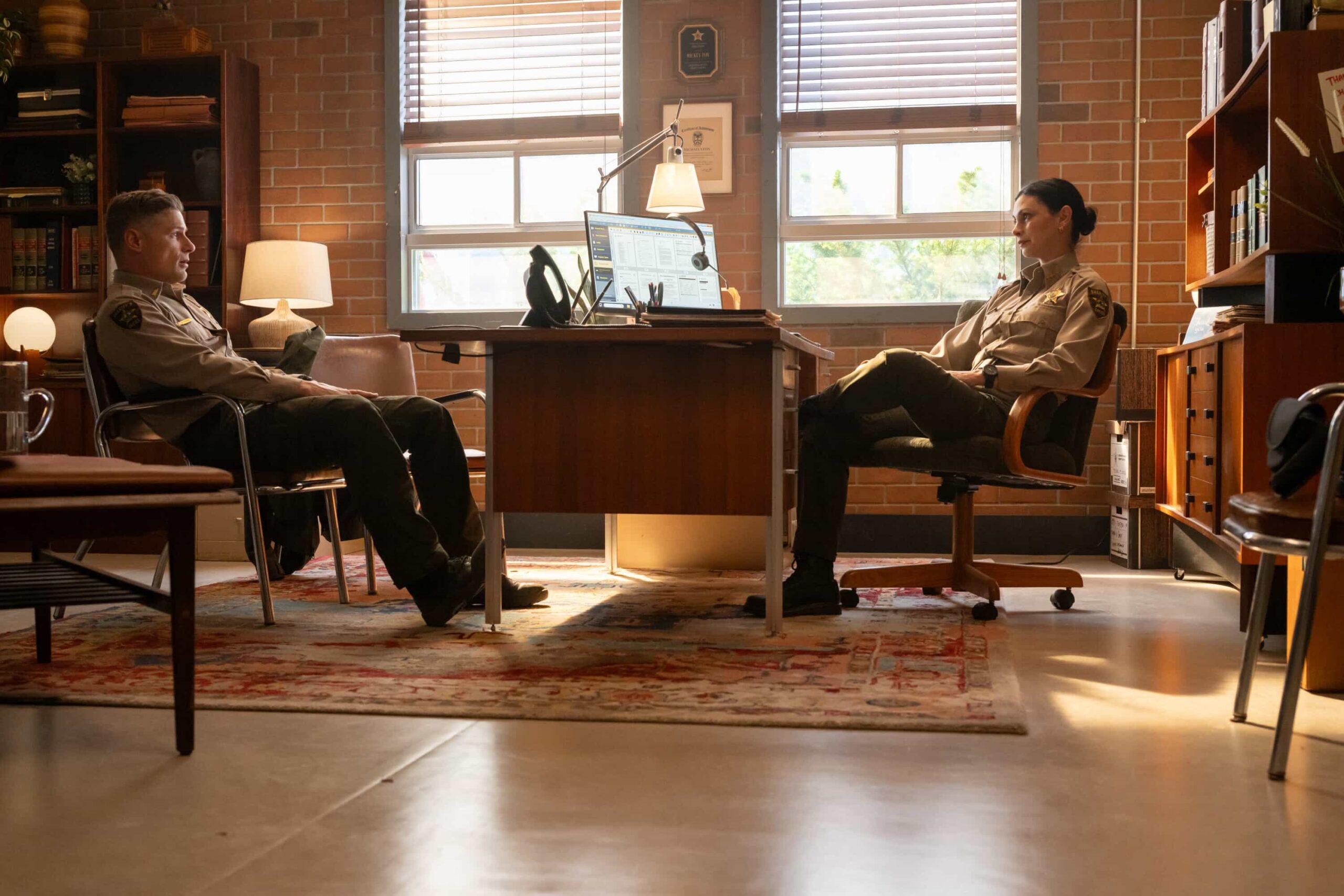 “The Sixth Man” – When a daring daylight robbery shakes the heart of Edgewater, Sheriff Mickey Fox must navigate rising tensions, personal entanglements and a town quick to judge. Meanwhile, suspicions swirl around her daughter, Skye, and her involvement in a high-profile murder case, on SHERIFF COUNTRY, Friday, Oct. 31 (8:00-9:00 PM, ET/PT) on the CBS Television Network, and streaming on Paramount+ (live and on-demand for Paramount+ Premium plan subscribers, or on-demand for Paramount+ Essential subscribers the day after the episode airs)*. Pictured: Matt Lauria as Nathan Boone and Morena Baccarin as Sheriff Mickey Fox. Photo: Christos Kalohoridis/CBS ©2025 CBS Broadcasting, Inc. All Rights Reserved.