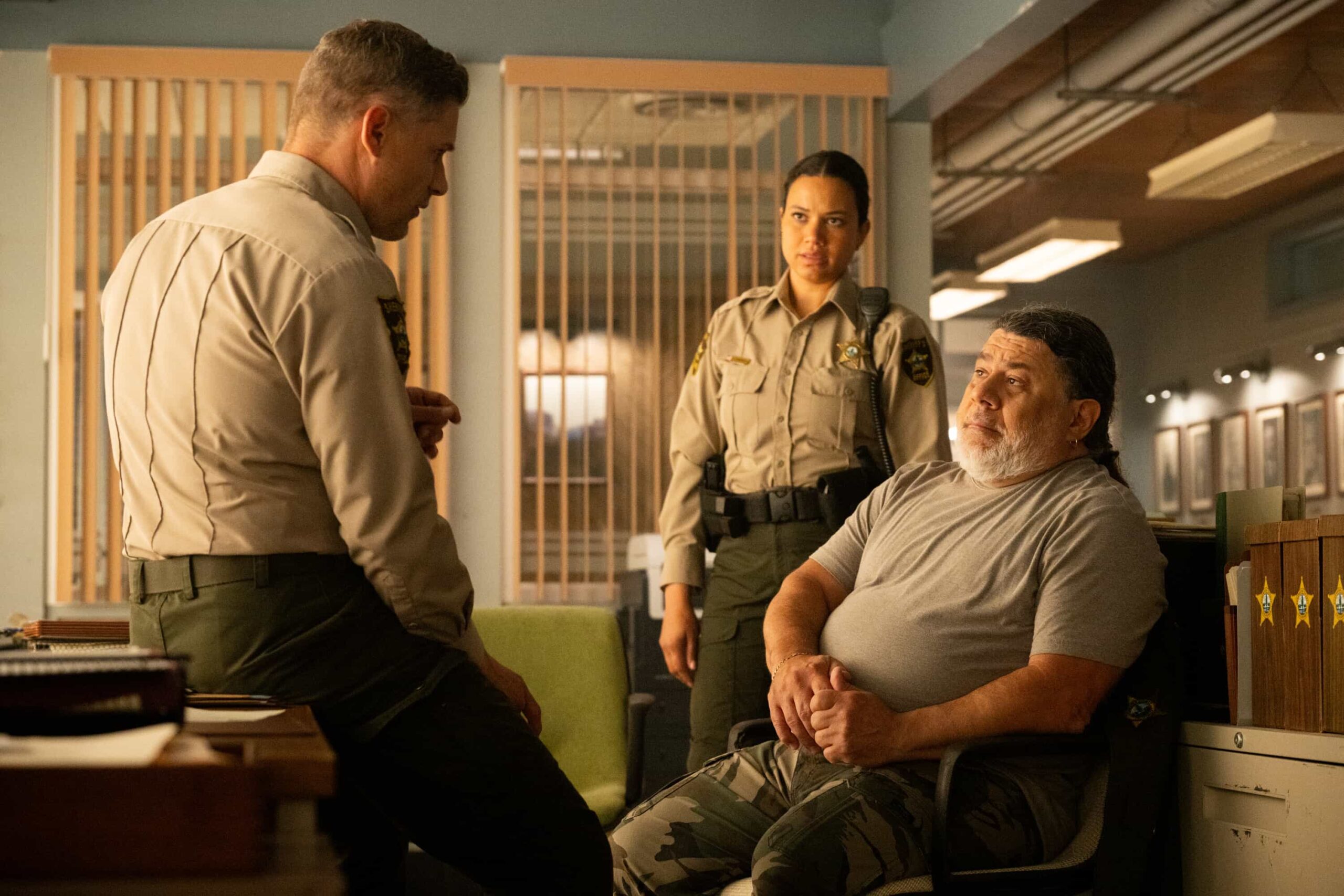 “The Sixth Man” – When a daring daylight robbery shakes the heart of Edgewater, Sheriff Mickey Fox must navigate rising tensions, personal entanglements and a town quick to judge. Meanwhile, suspicions swirl around her daughter, Skye, and her involvement in a high-profile murder case, on SHERIFF COUNTRY, Friday, Oct. 31 (8:00-9:00 PM, ET/PT) on the CBS Television Network, and streaming on Paramount+ (live and on-demand for Paramount+ Premium plan subscribers, or on-demand for Paramount+ Essential subscribers the day after the episode airs)*. Pictured: Matt Lauria as Nathan Boone, Michele Weaver as Cassidy Campbell and Tony White as Jerry Sanger. Photo: Christos Kalohoridis/CBS ©2025 CBS Broadcasting, Inc. All Rights Reserved.