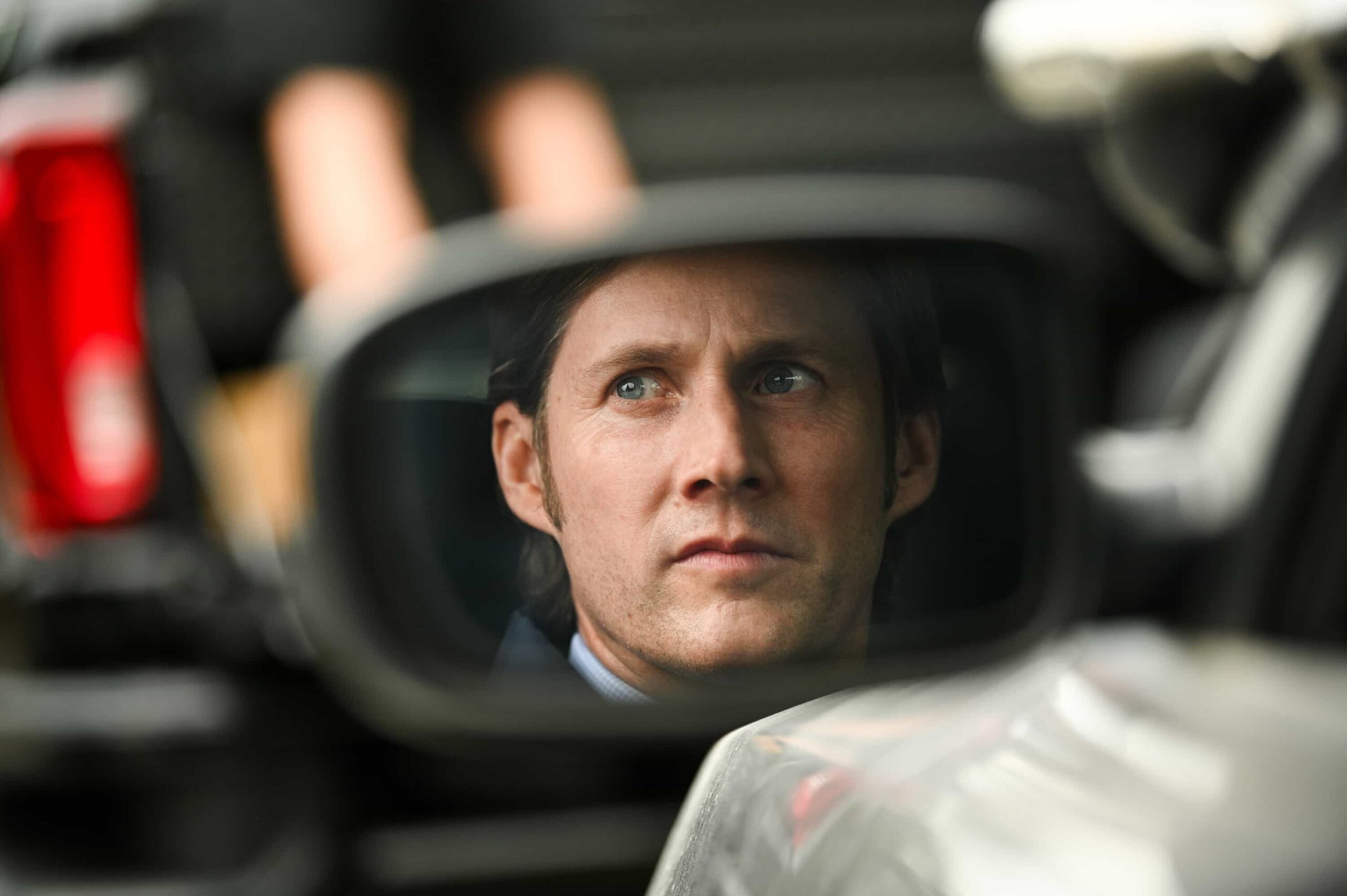 “First Fire” – On Halloween night, when a nurse is murdered and arsonist Heston Koontz disappears from a psychiatric facility, Colter follows a trail of unsettling clues to uncover the truth with assistance from local officer Dundee on TRACKER, Sunday, Nov. 2 (8:30-9:30 PM, ET/PT) on the CBS Television Network, and streaming on Paramount+ (live and on-demand for Paramount+ Premium plan subscribers, or on-demand for Paramount+ Essential subscribers the day after the episode airs)*. Pictured: Derek Richardson as Detective Dundee. Photo: Sergei Bachlakov/CBS ©2025 CBS Broadcasting, Inc. All Rights Reserved.