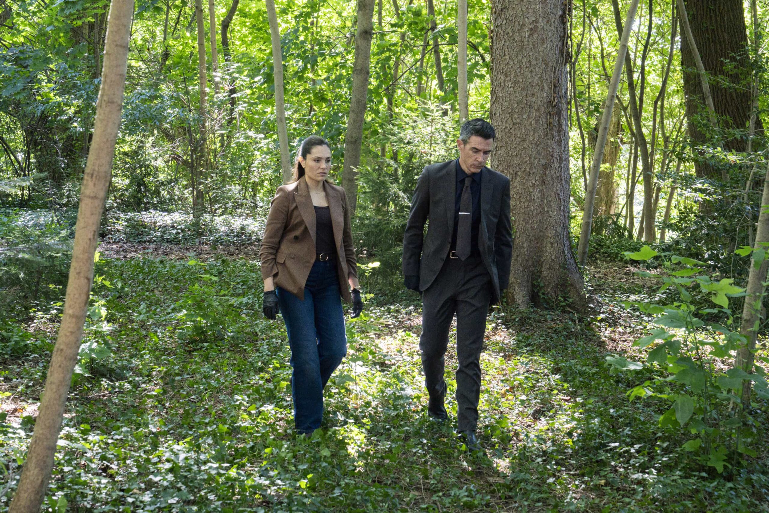 “Manifest” – Following a failed assassination attempt on a U.S. senator, OA and Maggie are tasked with escorting her back to Washington, D.C. on a flight that becomes more perilous than imagined, on FBI, Monday, Nov. 3 (9:00-10:00 PM, ET/PT) on the CBS Television Network, and streaming on Paramount+ (live and on-demand for Paramount+ Premium plan subscribers, or on-demand for Paramount+ Essential subscribers the day after the episode airs).  Pictured (L-R): Juliana Aidén Martinez as Eva Ramos and John Boyd as Special Agent Stuart Scola. Photo: Bennett Raglin/CBS ©2025 CBS Broadcasting, Inc. All Rights Reserved.